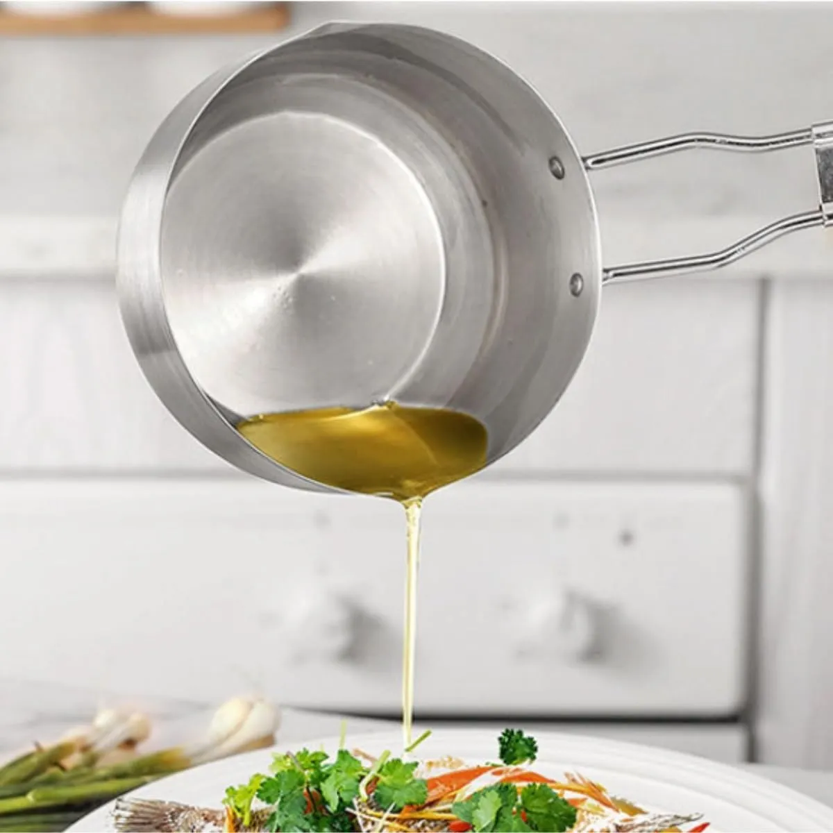Camping Kitchen Utensil Outdoor Deep Pour Hot Oil Small Pot Pour Oil Sauce Pot Household Frying Pot Picnic Cooker for Outdoor Cooking(Black)