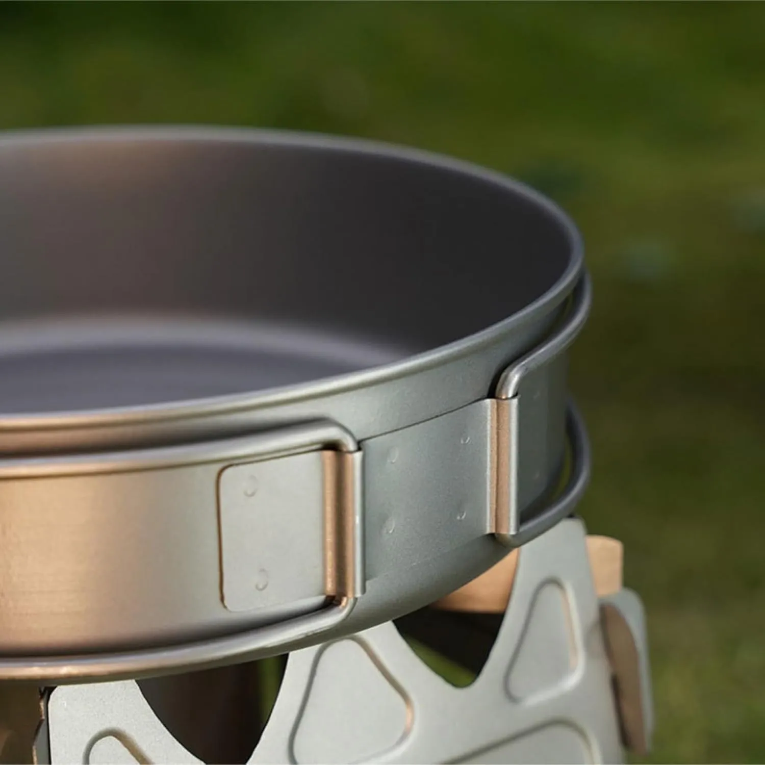 Camping Kitchen Utensil Outdoor Portable Cooking Frying Pan Foldable Frying Pan Picnic Cooker Camping Stir-Fry Meat Pan for Outdoor Cooking