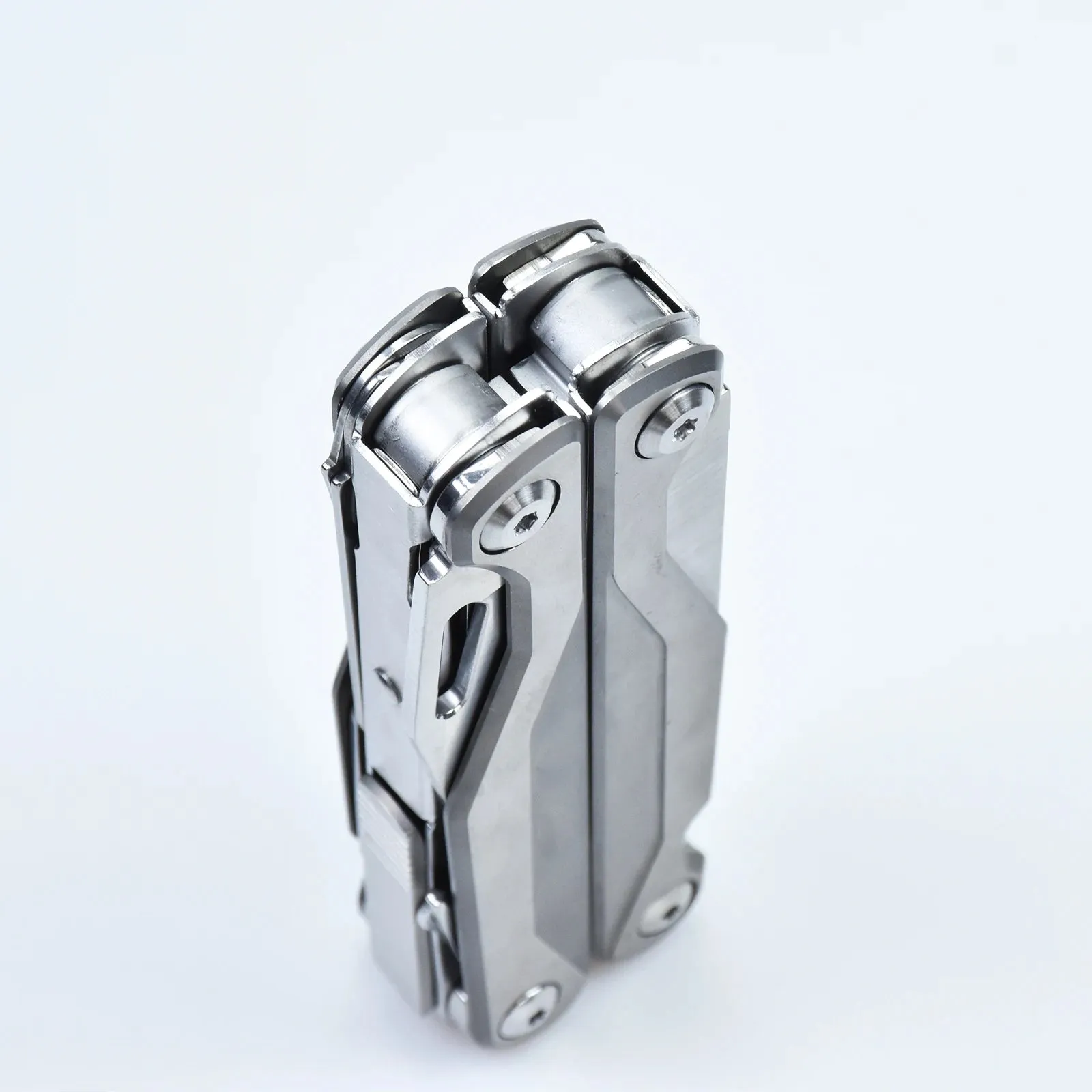 DAICAMPING DL7 Multi-Tool with Titanium Alloy Handle, Folding Knife, Pliers, and Scissors for Camping