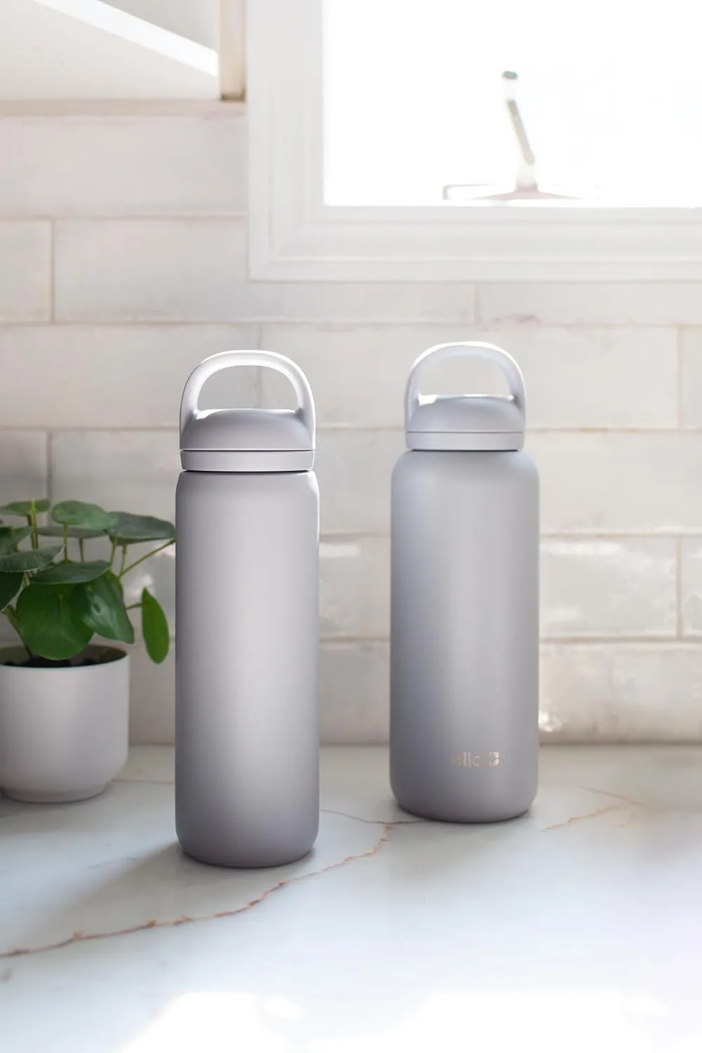 Ello Cooper 18oz Kids Stainless Steel Water Bottle with 2 Lids Chug and Straw | Leak Proof Double Walled and Vacuum Insulated | Fits Car Cupholder | Built in Carry Loop | Dishwasher Safe | Gray
