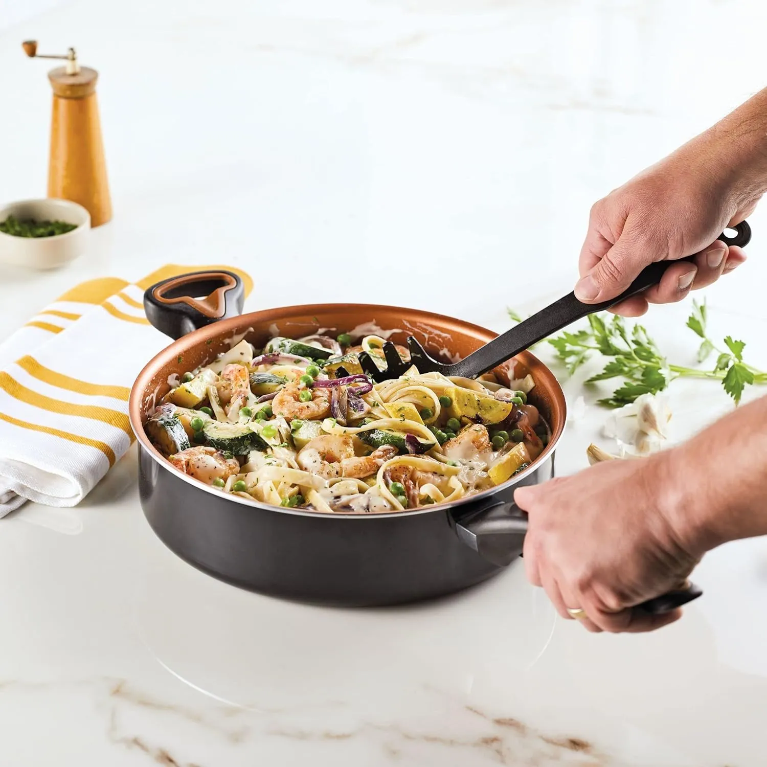 Farberware Glide Ceramic Nonstick Saute Pan / Frying Pan / Fry Pan with Lid and Helper Handle - 4 Quart, Black