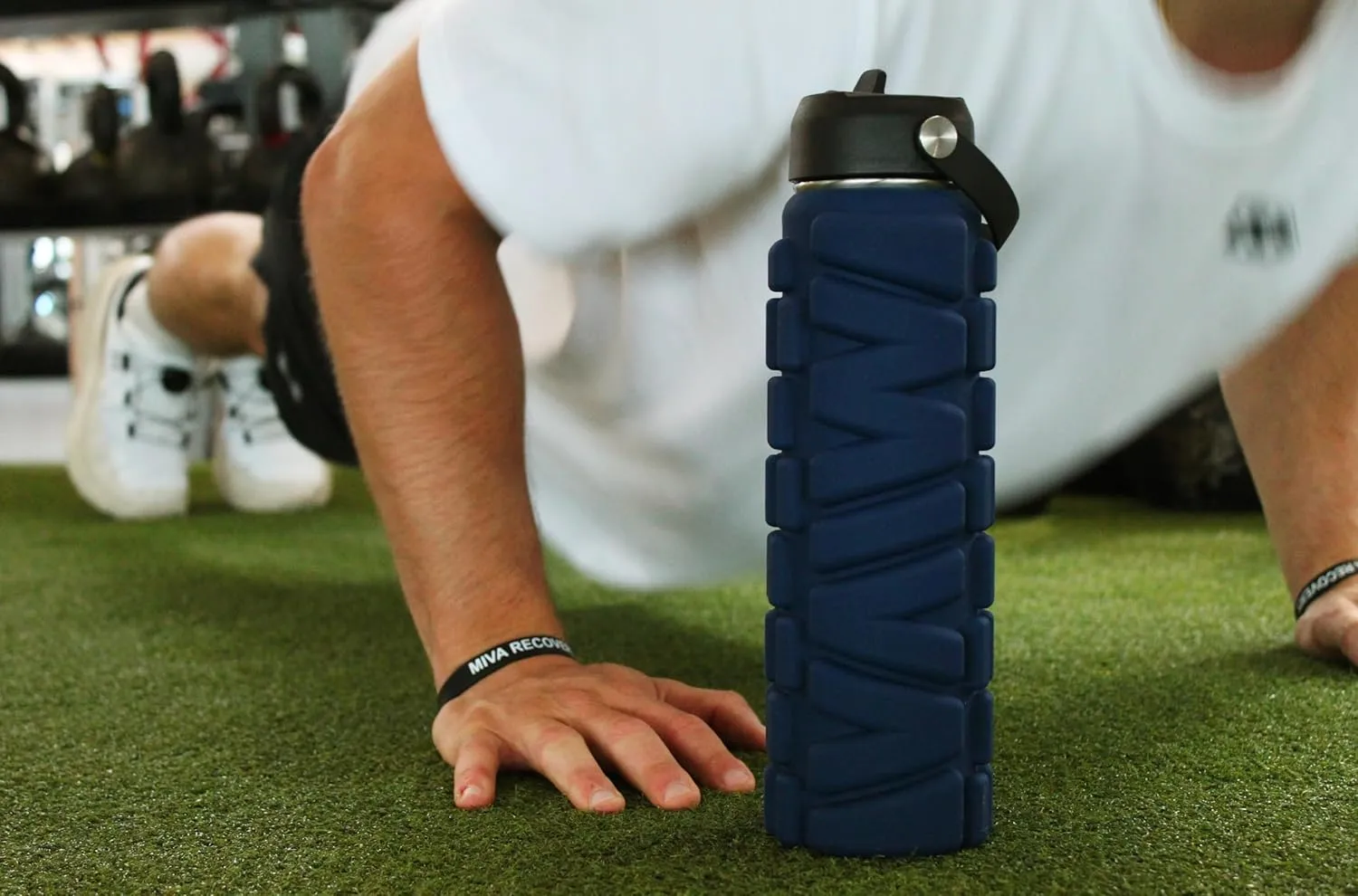 Foam Roller Water Bottle - 25 Fluid Ounce double-walled stainless steel interior and silicone exterior for myofascial foam rolling (ONYX) (MIDNIGHT)