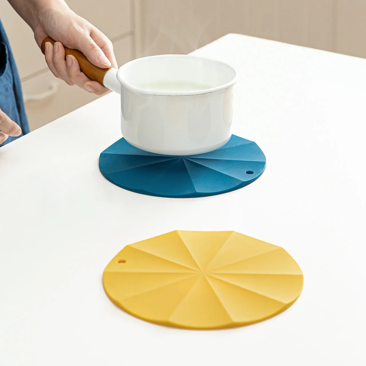Heat-Resistant Table Mat- Silicone, Yellow, D: 18Cm 4589767215774