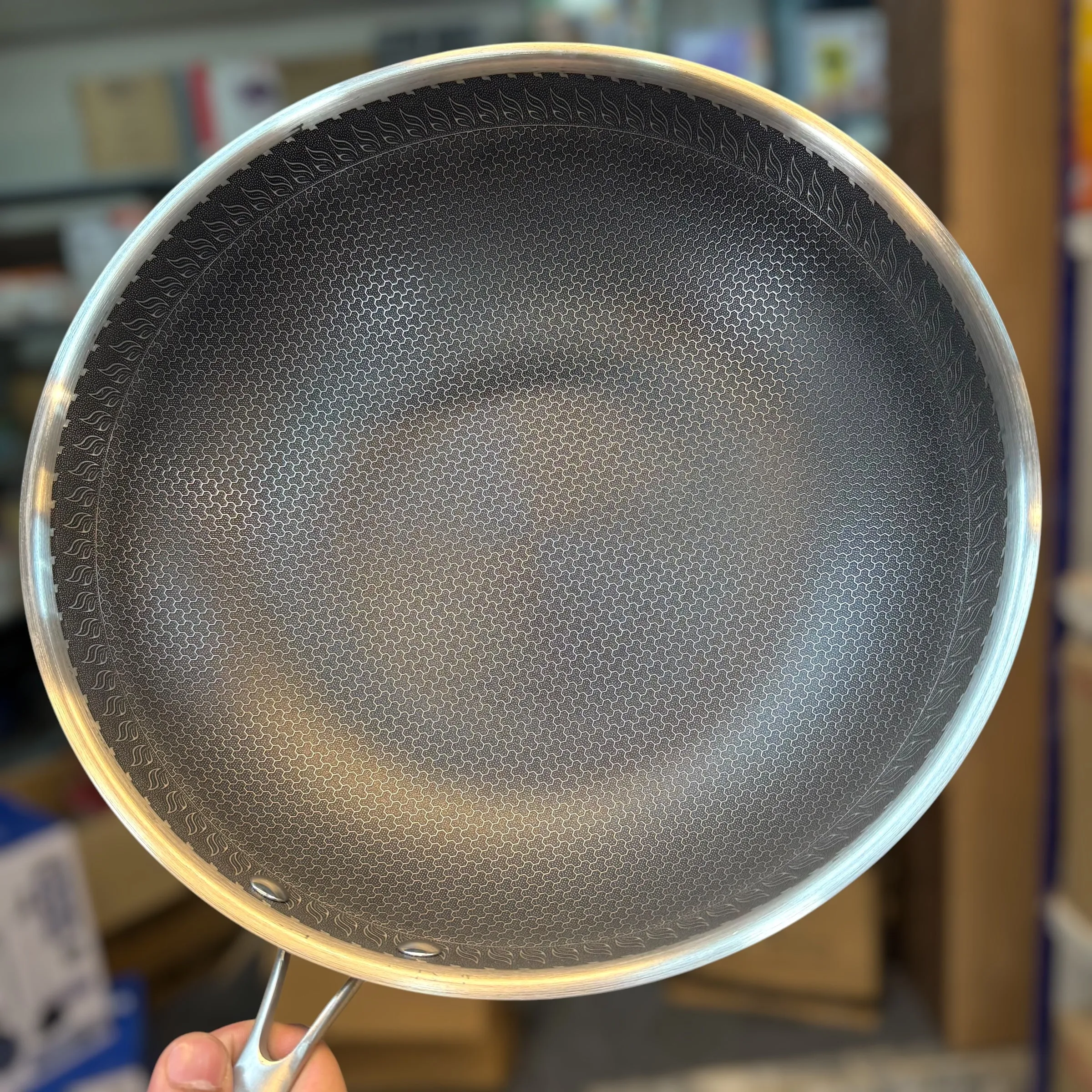 Imported Honeycomb Pan with Glass Lid