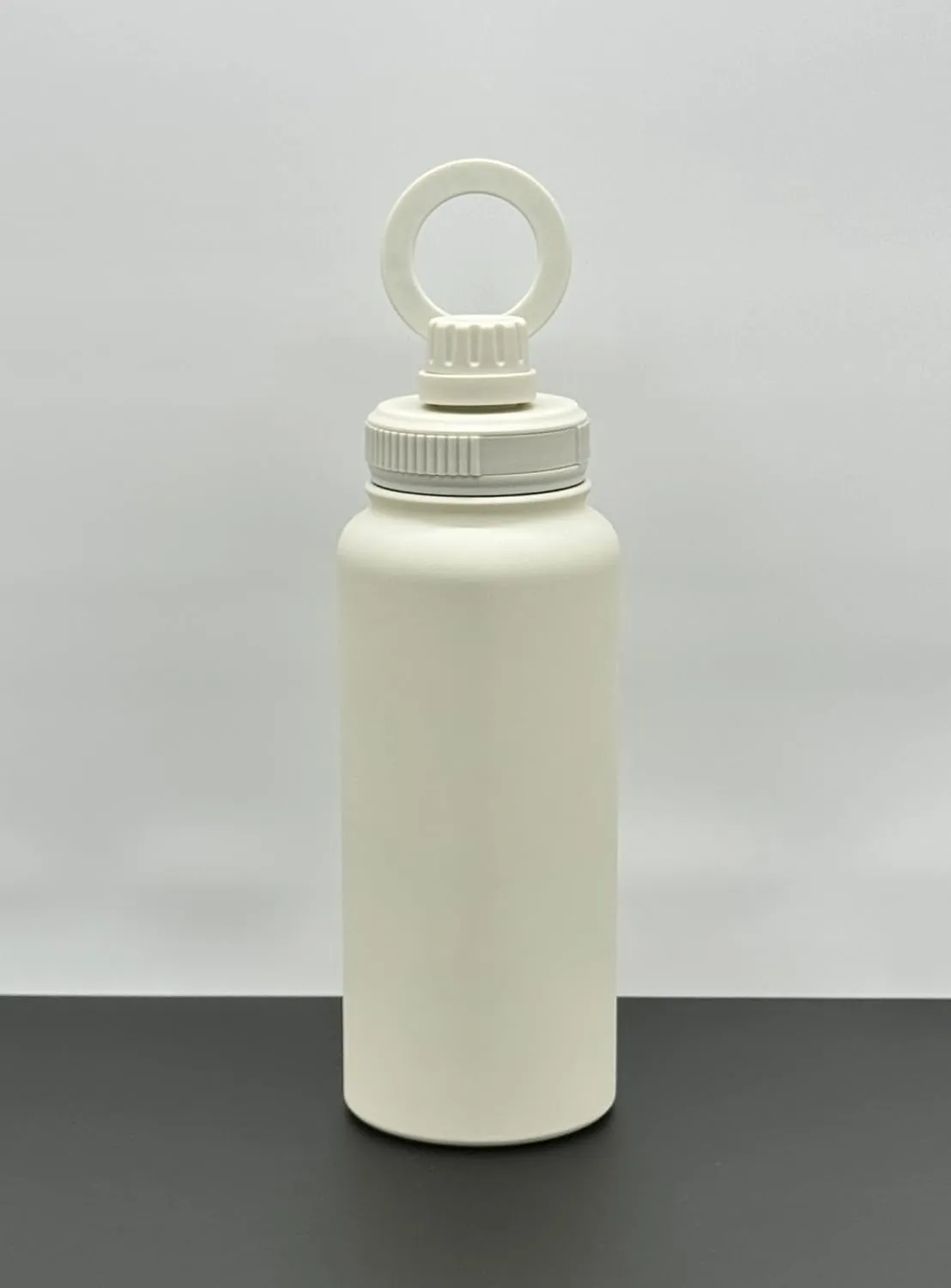 Insulated Water Bottle with Magnetic Phone Handle! Introducing the Hydration Buddy – Your Ultimate Hydration Solution (Milk)