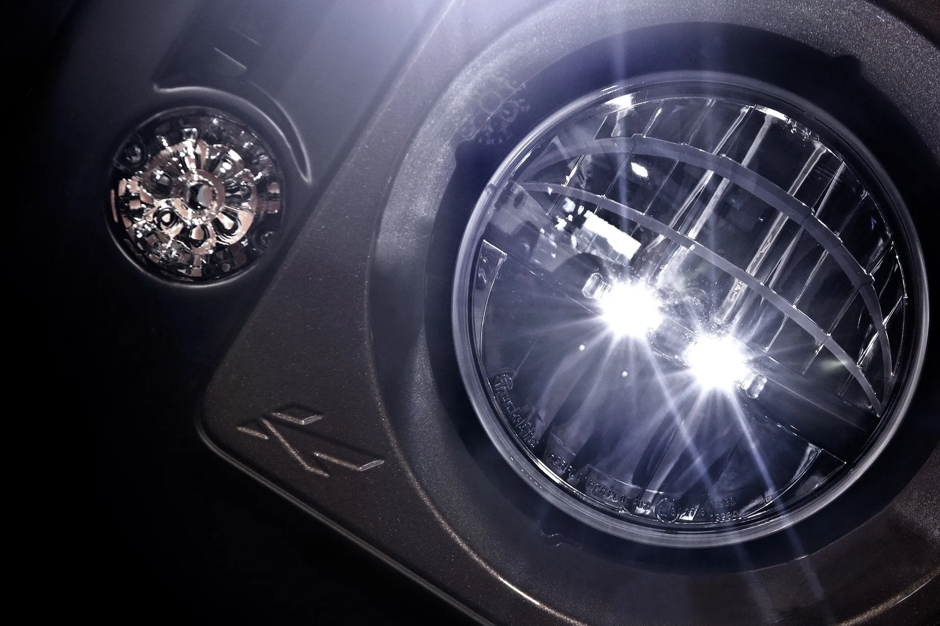 Land Rover Defender (1991-2016) LED Headlights with Central DRLs