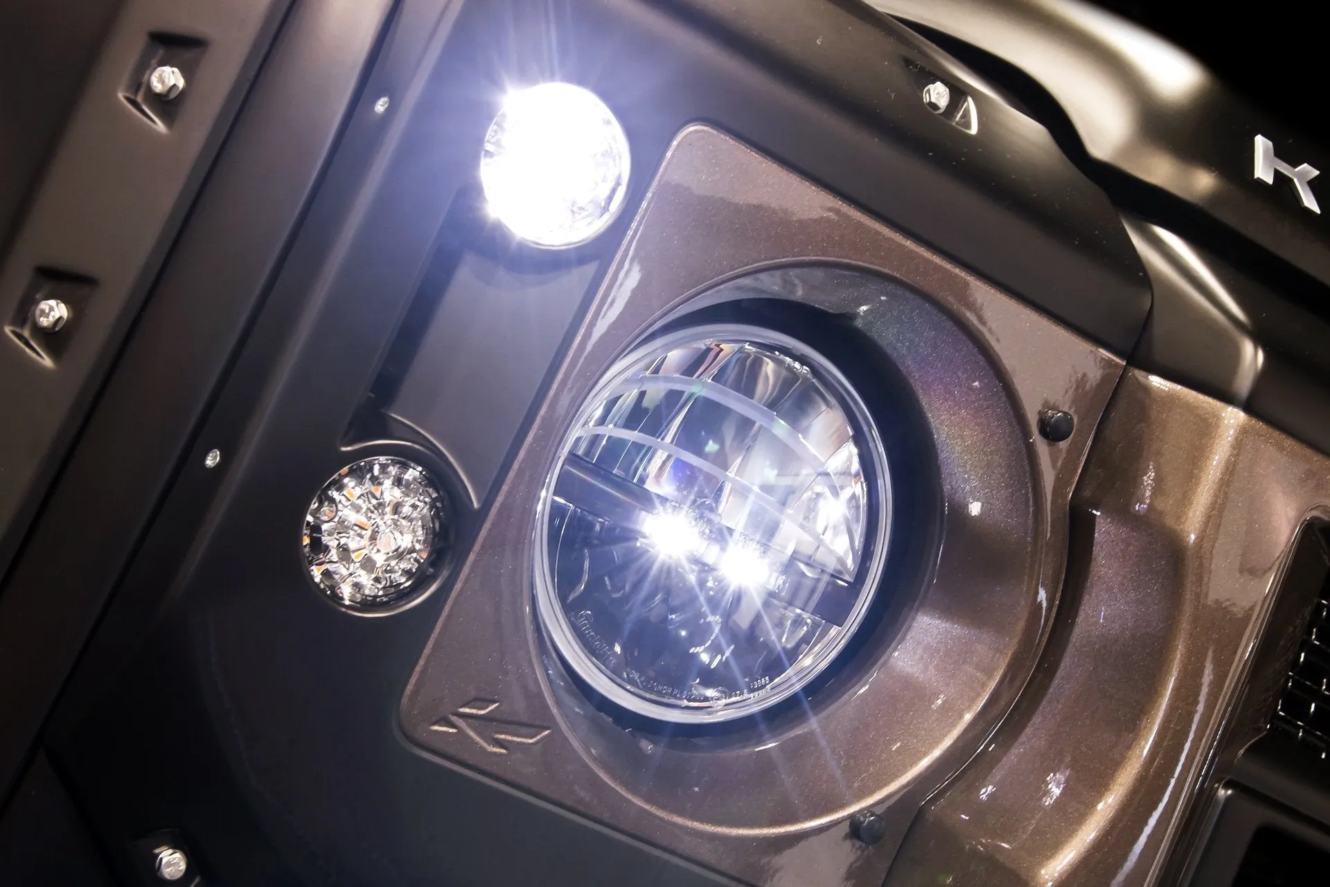 Land Rover Defender (1991-2016) LED Headlights with Central DRLs