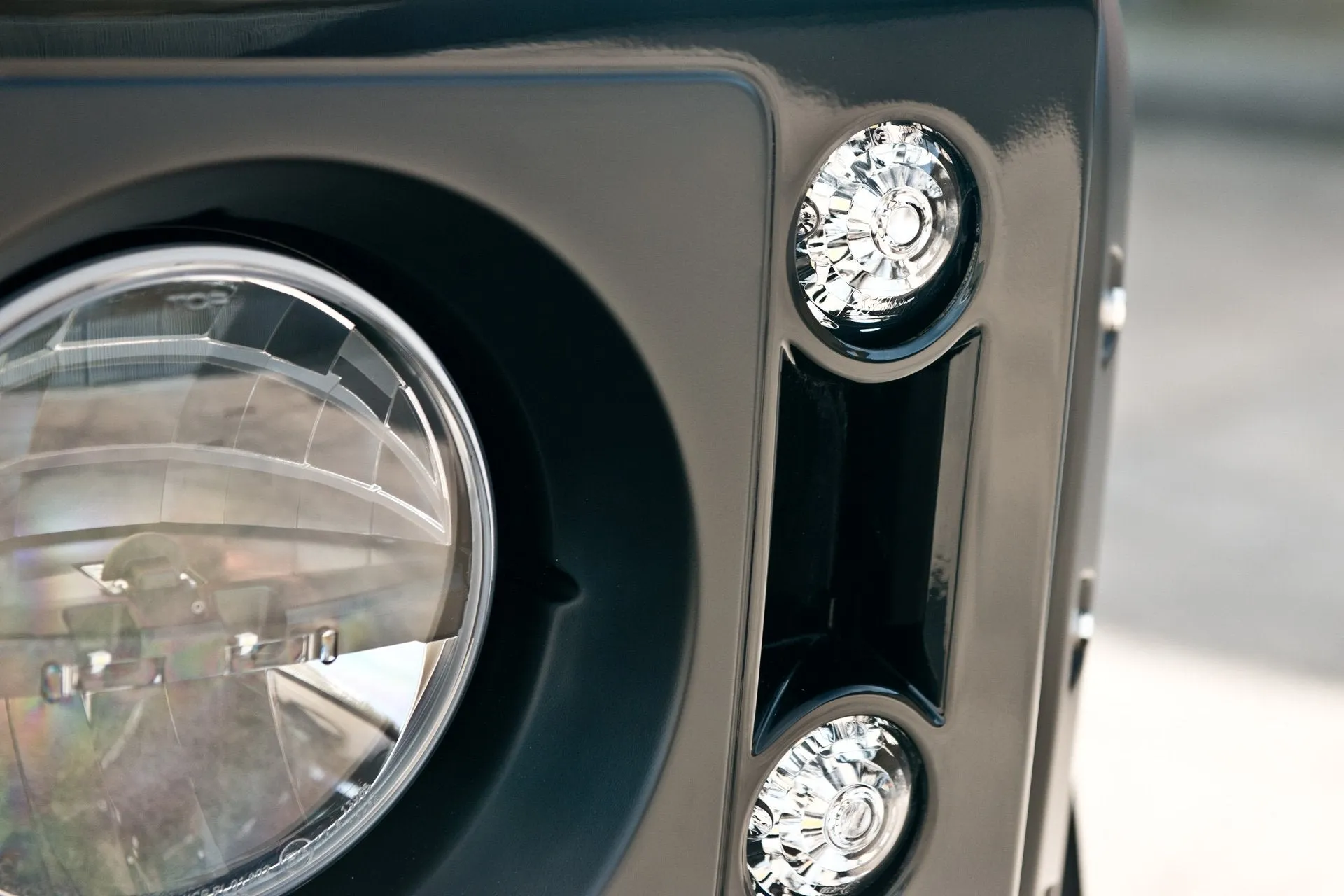 Land Rover Defender (1991-2016) LED Headlights with Central DRLs
