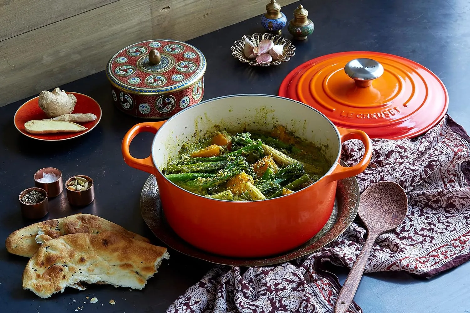 Le Creuset Enameled Cast Iron Signature Round Dutch Oven with Lid, 5.5 Quart, Flame