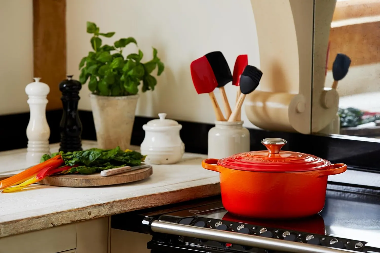 Le Creuset Enameled Cast Iron Signature Round Dutch Oven with Lid, 5.5 Quart, Flame
