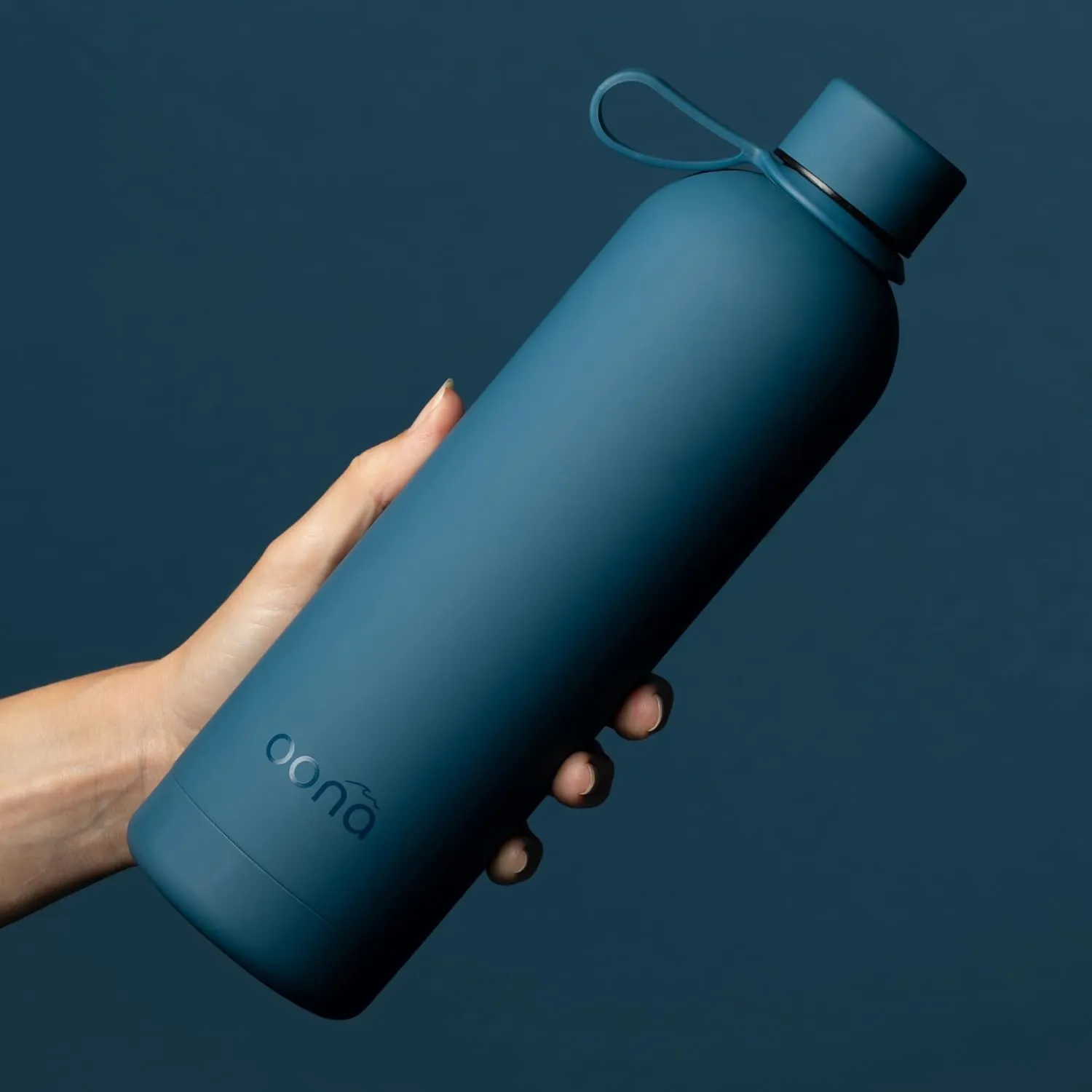 OONA Insulated Water Bottle 25 oz, BPA-Free Stainless Steel Water Bottle, Leak-Proof with Carrying Loop, Double Wall Vacuum Insulation, Stays Hot or Cold for 12 Hours, Travel Friendly (Midnight Blue)