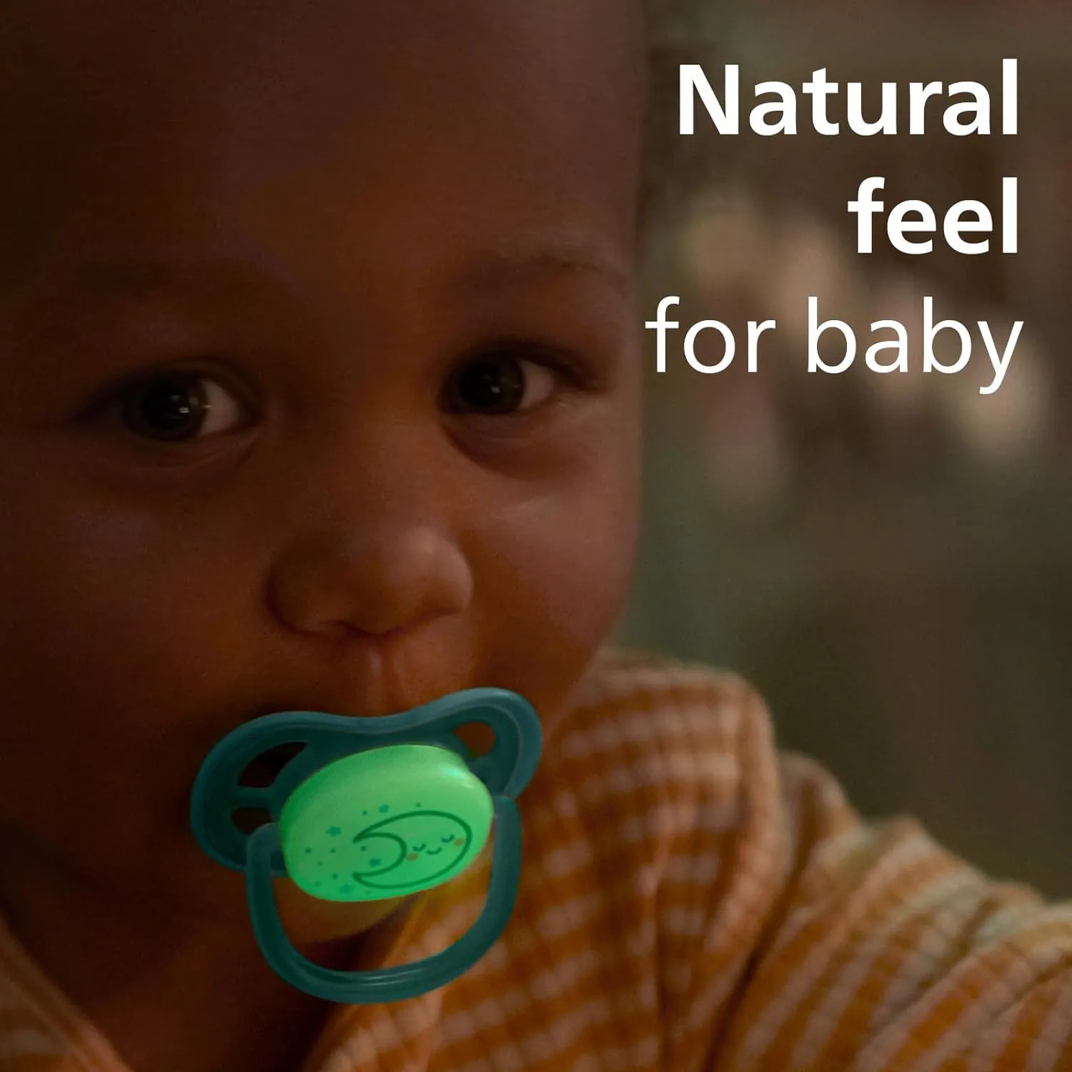 Philips Avent Ultra Air Pacifier - 4 x Light, Breathable Glow-in-The-Dark Baby Pacifiers for Babies Aged 6-18 Months, BPA Free with Sterilizer Carry Case, SCF376/08