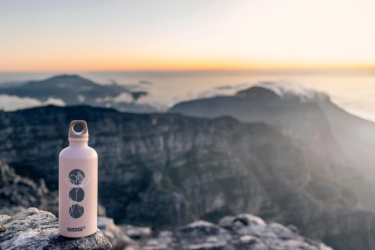 Recycled Metal Water Bottle - Traveller MyPlanet - Made in Switzerland - Carbonated Drinks - Lightweight 20, 34Oz