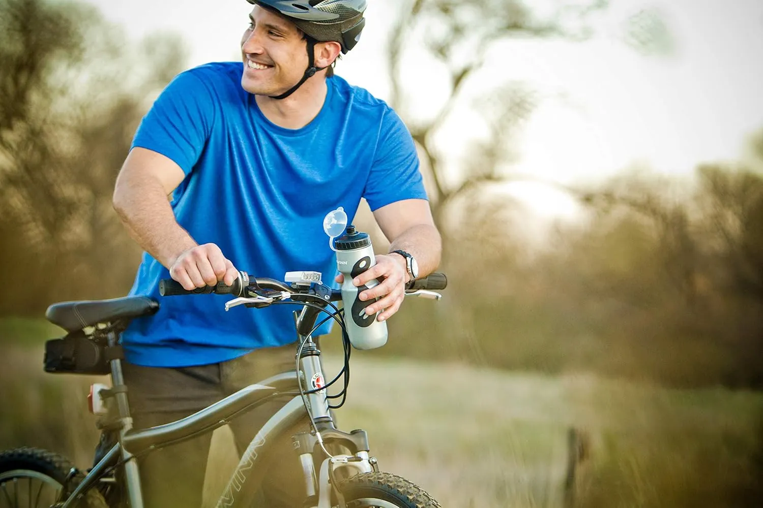 Schwinn Sport Water Bottle and Bottle Holder Combo, Holds 23 Oz or 680 ml, BPA-Free Squeeze Sport Bottle, Easy to Attach Alloy Cage to Most Bicycle, Silver/Black