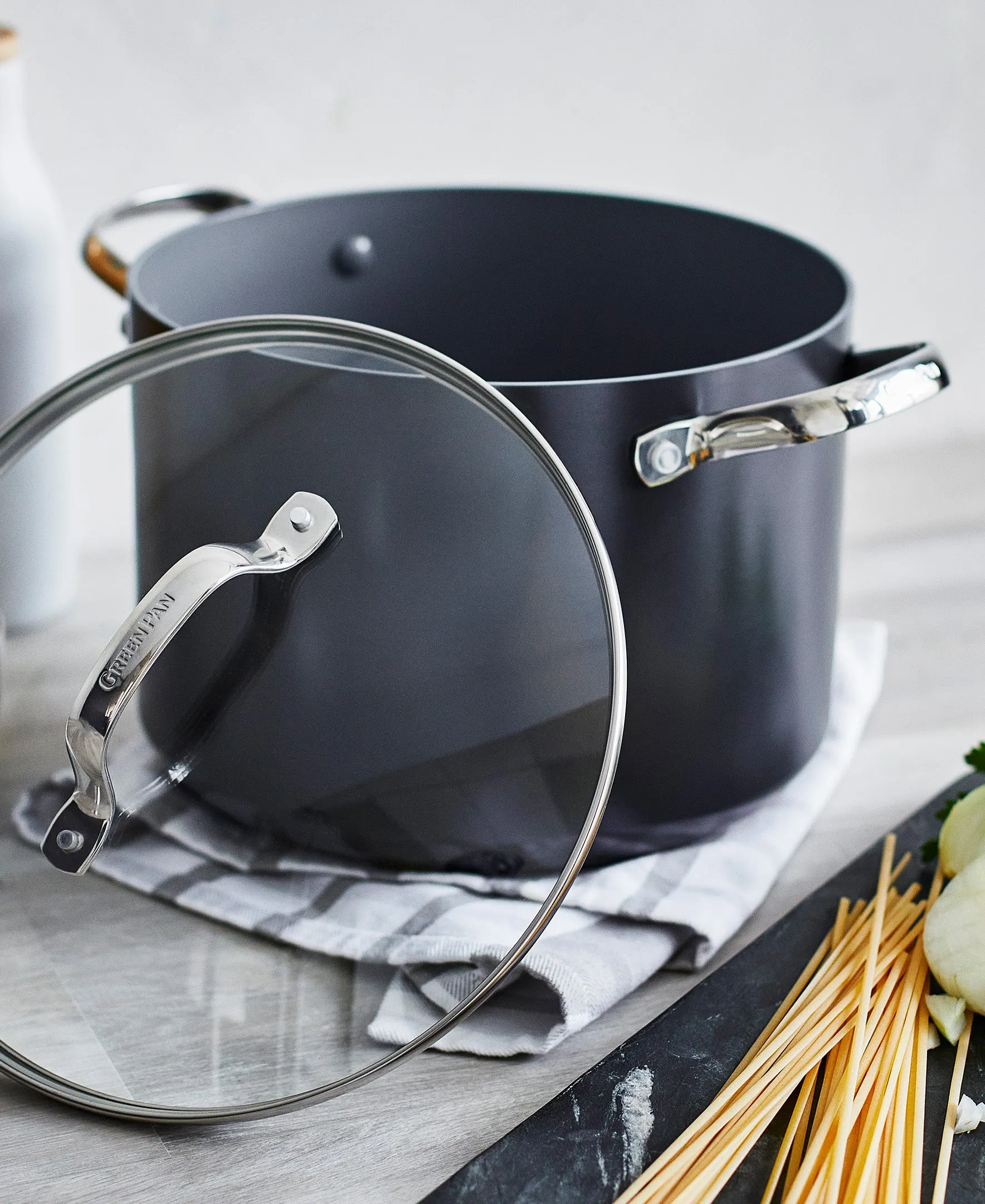 Valencia Pro Nonstick, Ceramic Stockpot with Lid, 8qt