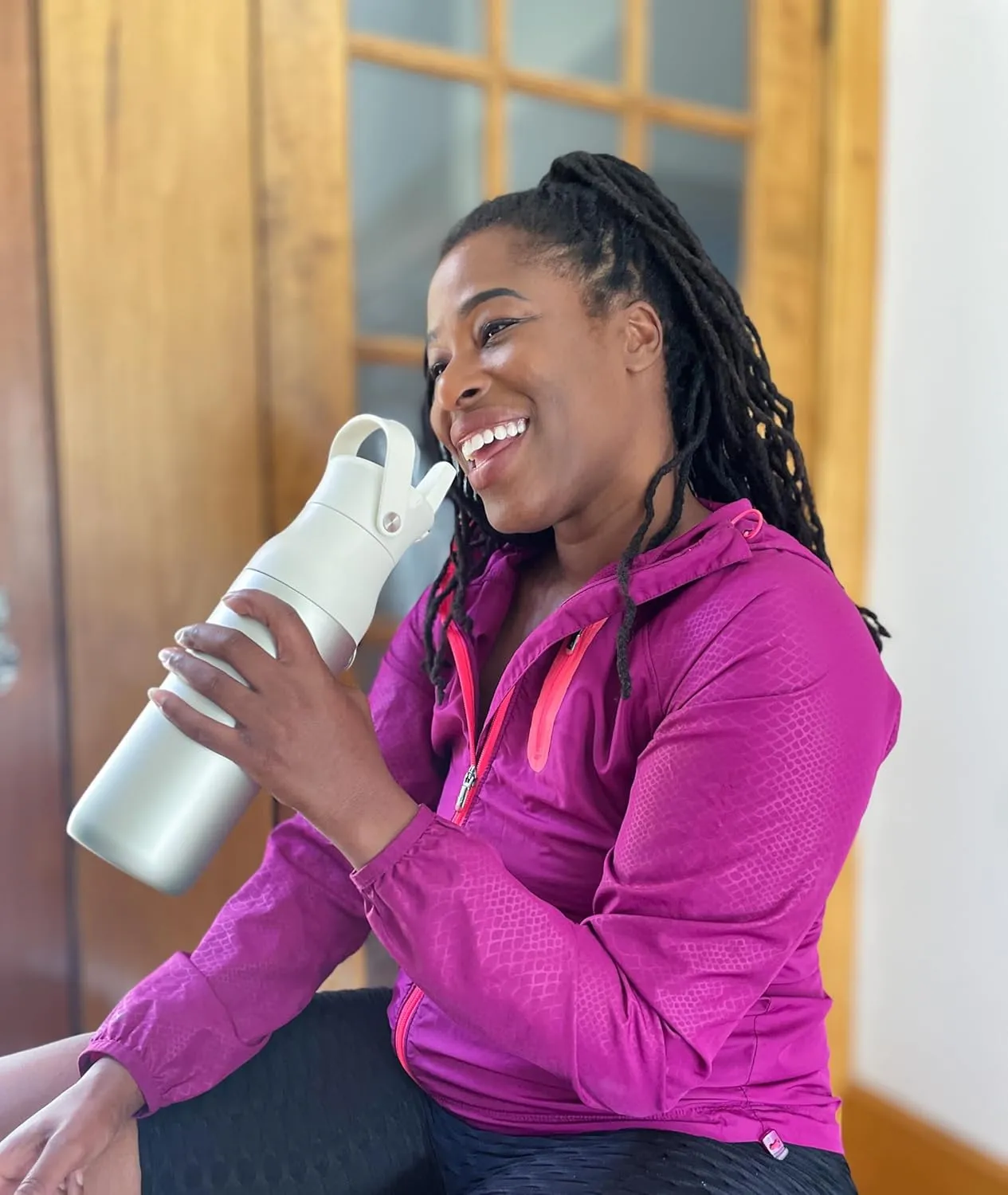Zak Designs Harmony Water Bottle for Travel or At Home, 32oz Recycled Stainless Steel is Leak-Proof When Closed and Vacuum Insulated with Straw Lid and Carry Handle (Ivory White)